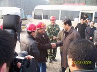 山東省委常委、副省長王軍民到集團公司援建北川人民醫(yī)院工程視察指導工作